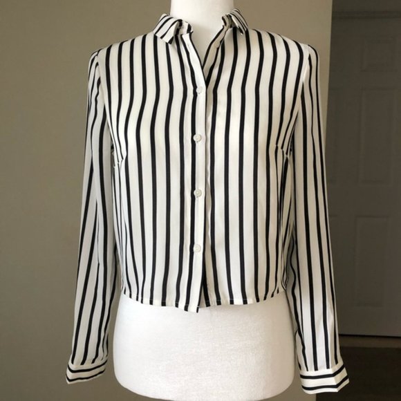 ❌SOLD❌ NWOT H&M black and white striped blouse - Picture 4 of 7